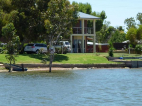 Lake Boga Waterfront Holiday House